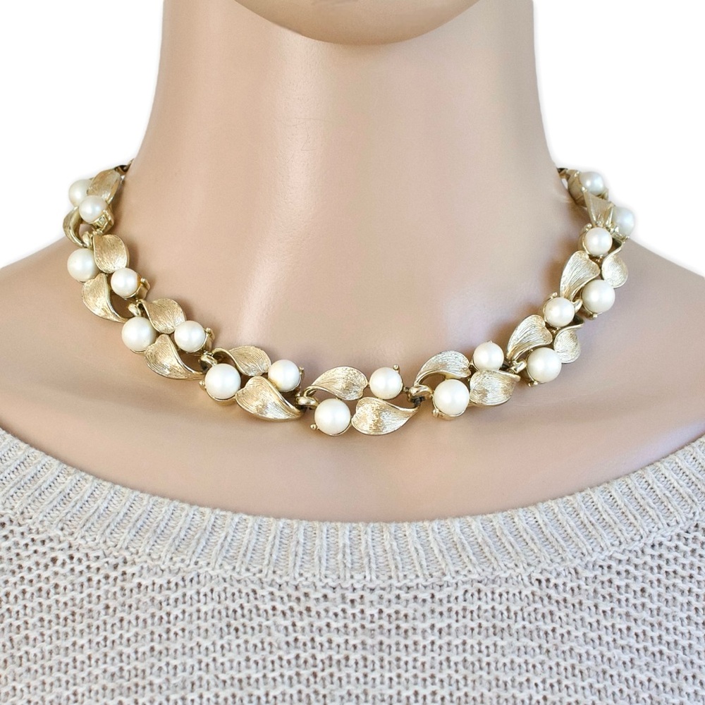 Vintage Lisner Faux Pearl Collar Necklace Gold Tone Retro Mid-Century